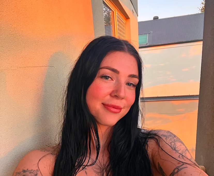 Simone (26), $300, Non-smoker, Have pets, No children, and LGBTQIA+