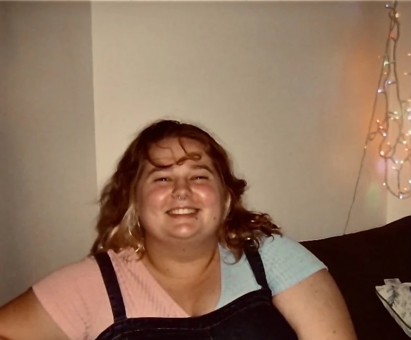 Ella (24), $300, Non-smoker, No pets, and No children