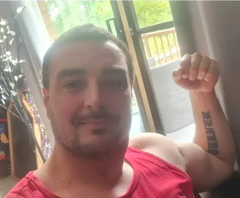 Jonnathon (39), $300, 