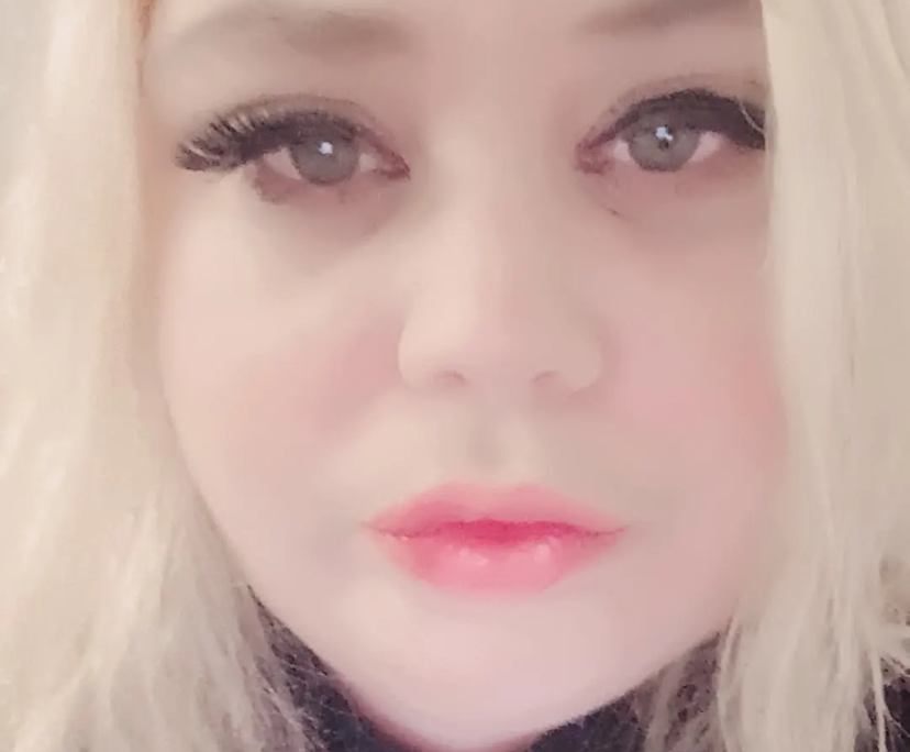 Veronica (37), $250, Non-smoker, No pets, and No children