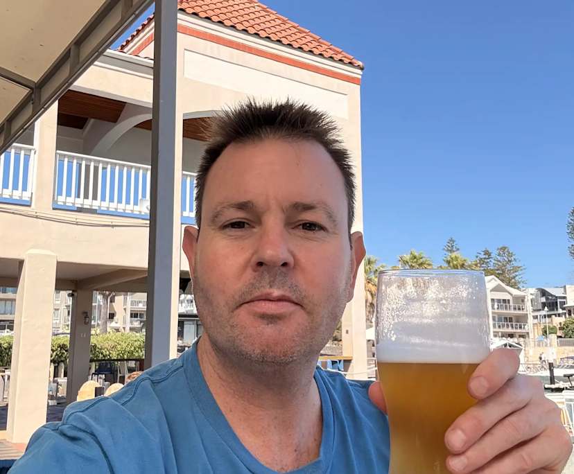 Andrew (45), $400, Non-smoker, Have children, and No pets