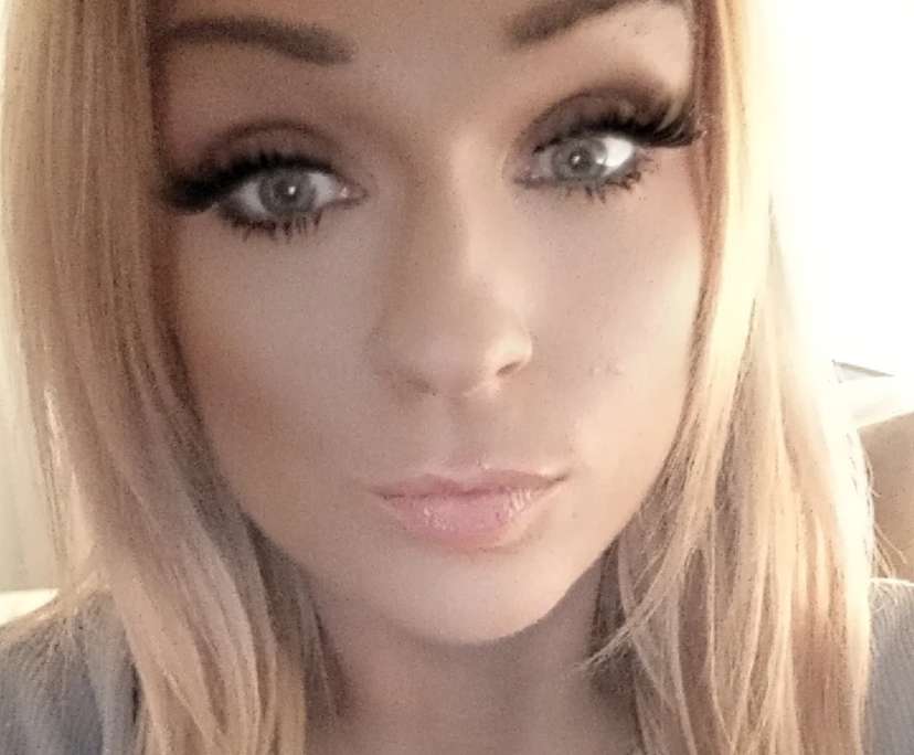 Chantelle (31), $300, Have pets, Smoker, and No children