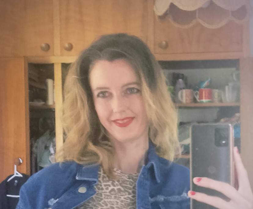 Diana (44), $250, No pets, Non-smoker, and No children