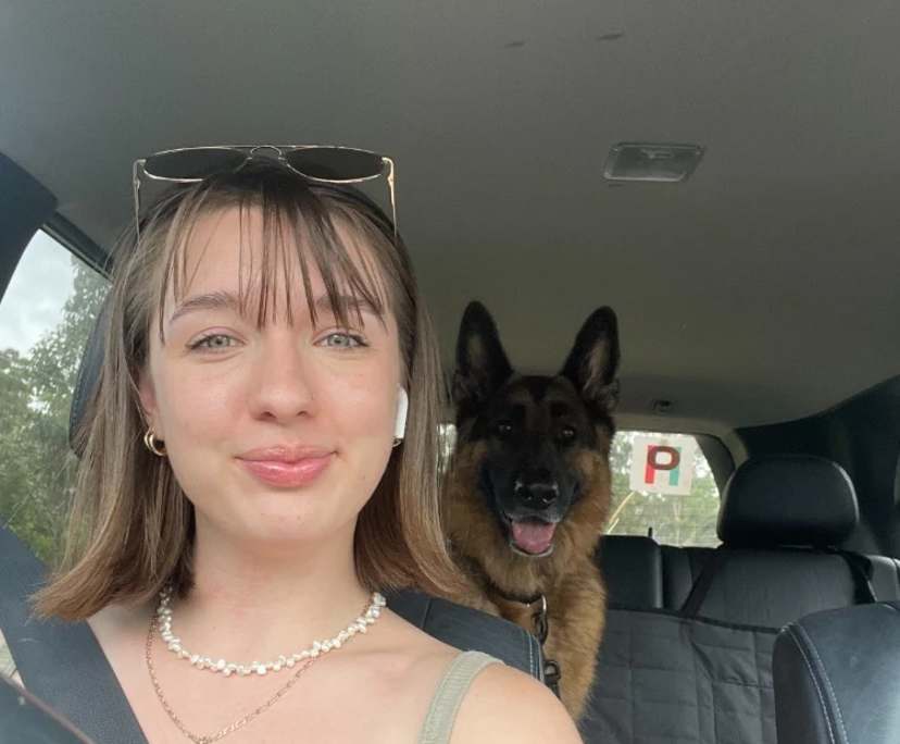 Jessica (20) and Emily (22), $600, Non-smoker, Have pets, and No children