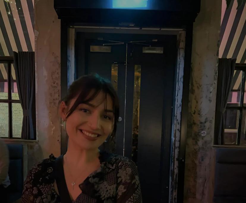 Issie (25), $450, Non-smoker, No pets, and No children