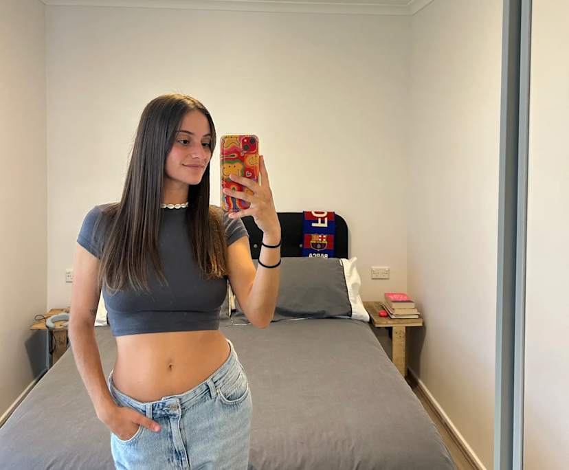 Lledó (24), $350, LGBTQIA+, Non-smoker, No pets, and No children