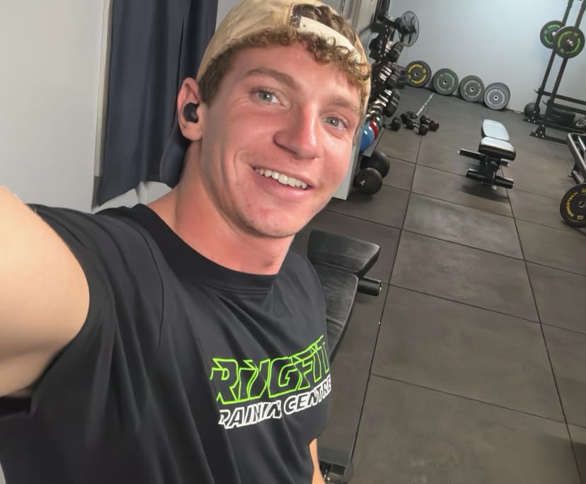 Ollie (25), $400, Non-smoker, No pets, and No children