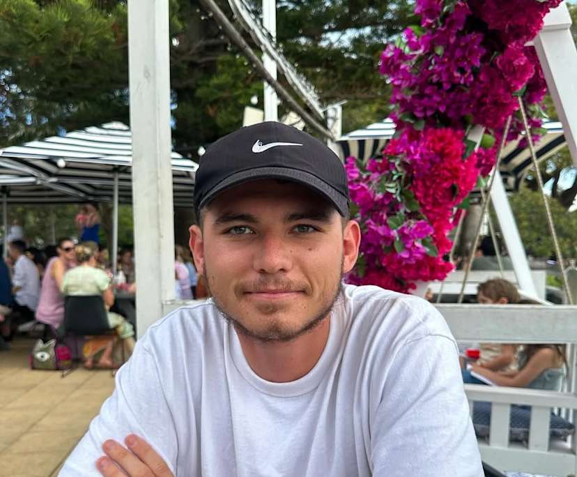 Elliot (28), $480, Non-smoker, No pets, and No children