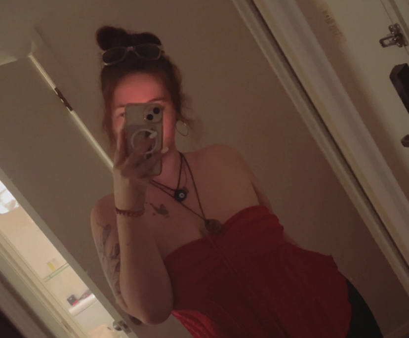 Anna (19), $150, Non-smoker, No pets, and No children