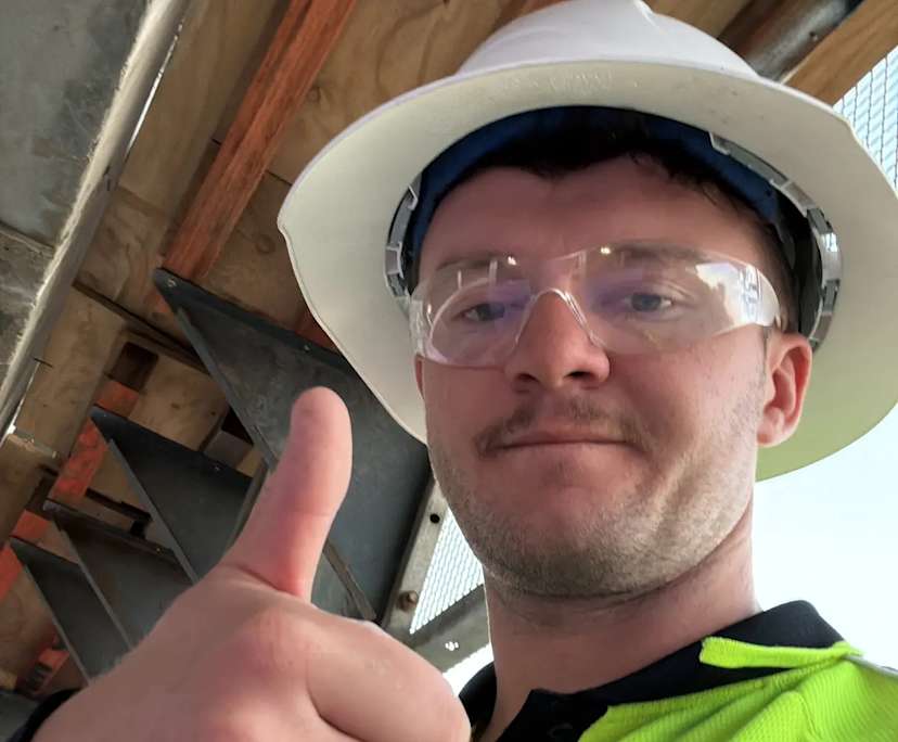 Cian (26), $300, Non-smoker, Have pets, and No children