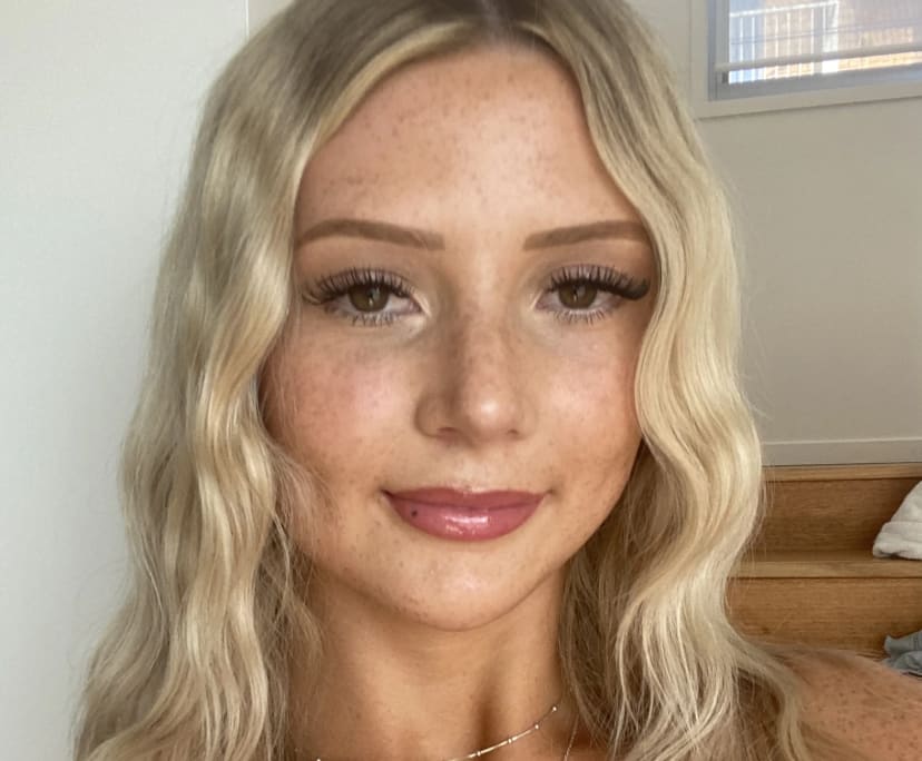 Lily (22), $400, Non-smoker, No pets, and No children