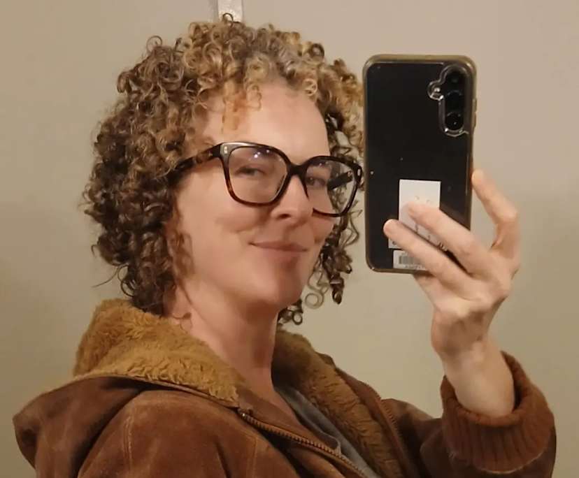Emilie (51), $400, Non-smoker, Have pets, and No children