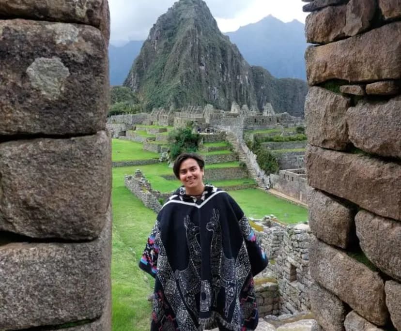 Emilio Hinojosa (24), $400, LGBTQIA+, Non-smoker, Have pets, and No children