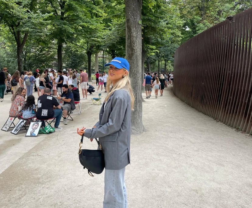 Isabella (22), $300, 