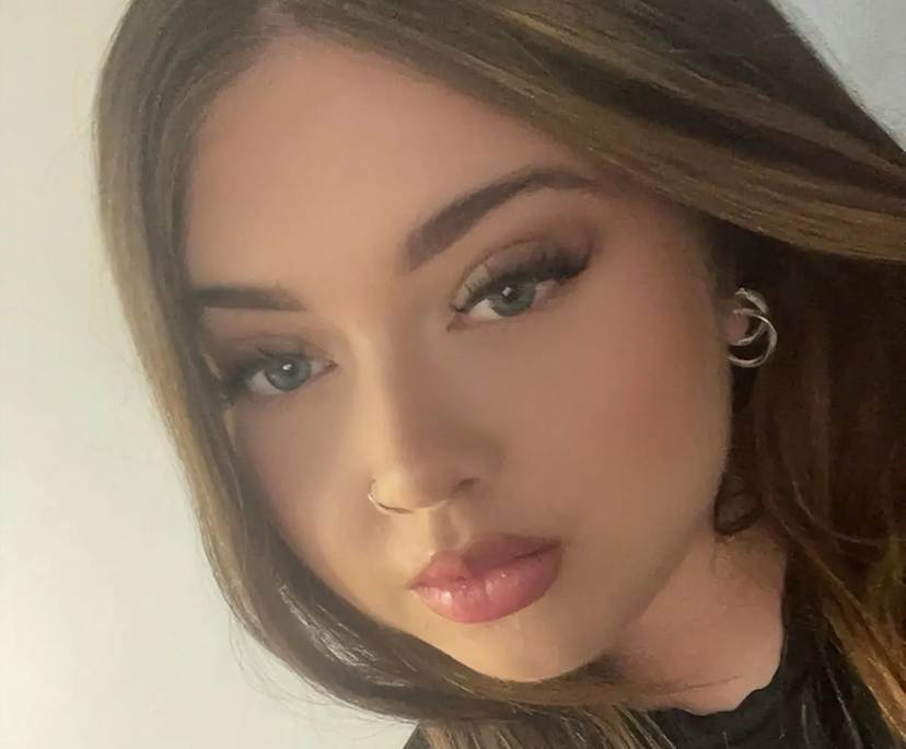 Sophie (20), $300, Non-smoker, Have pets, and No children