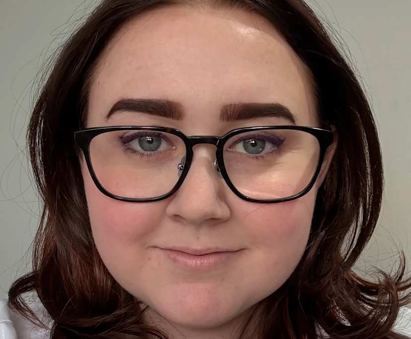 Emma (23), $400, LGBTQIA+, Have pets, Smoker, and No children