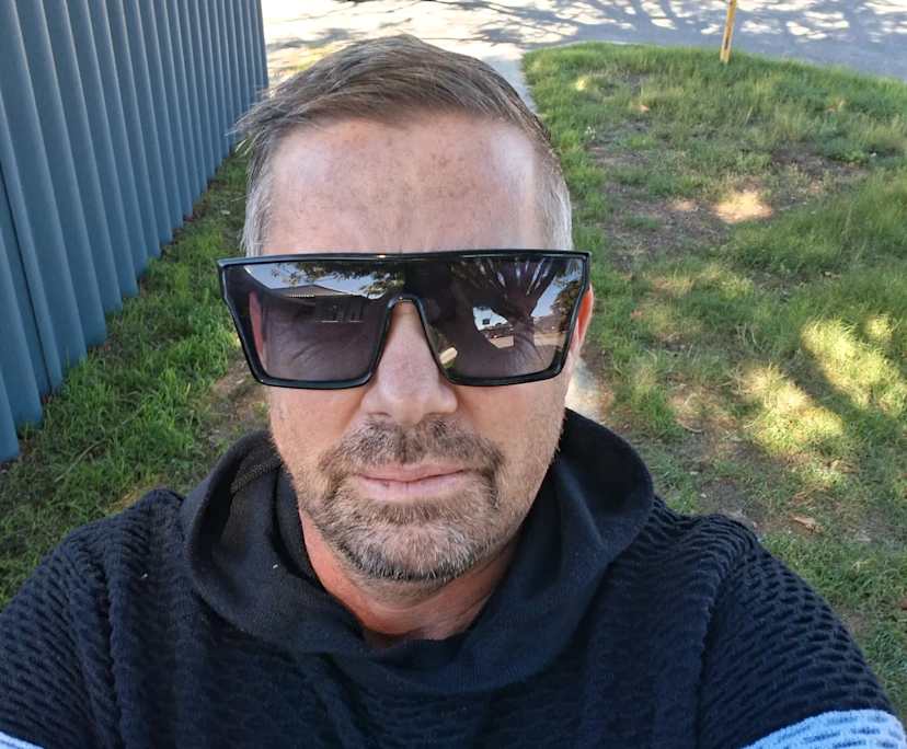 Tristan (44), $300, No children, Non-smoker, and No pets