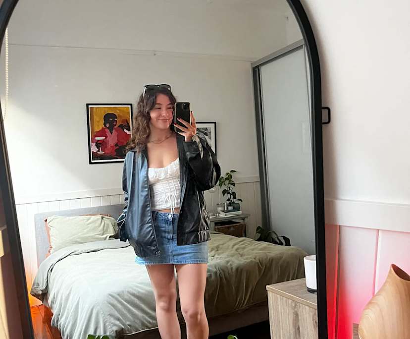 Ebony (23), $300, Non-smoker, No pets, and No children