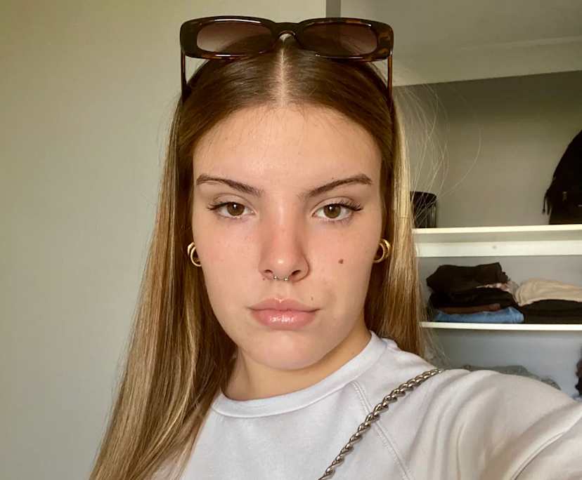 Asia (19), $300, Smoker, No pets, and No children