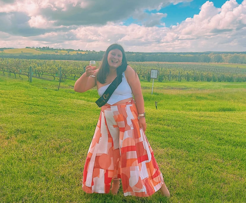 Maddie (25), $500, Non-smoker, No pets, and No children