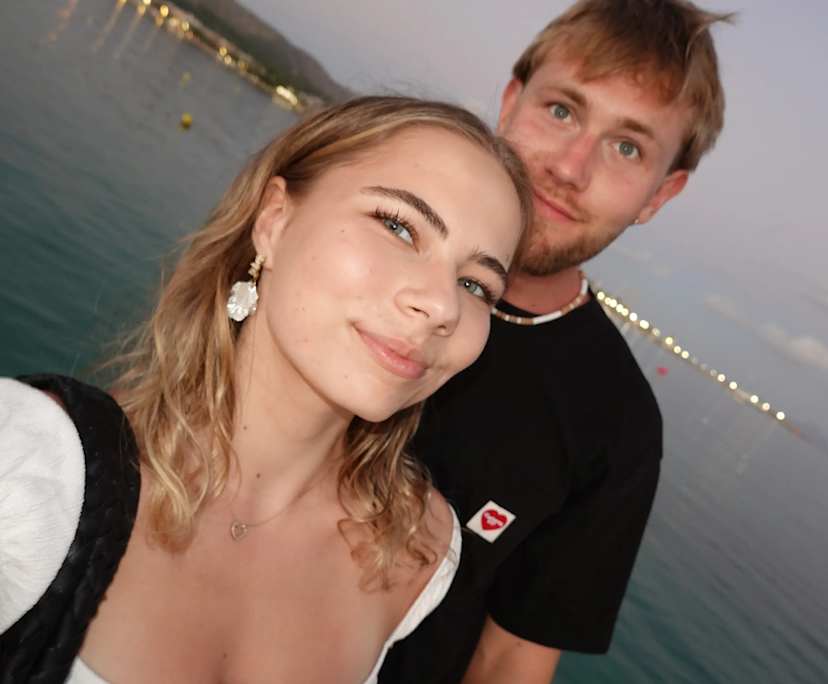 Nicolas (26) and Hannah (22), $400, 