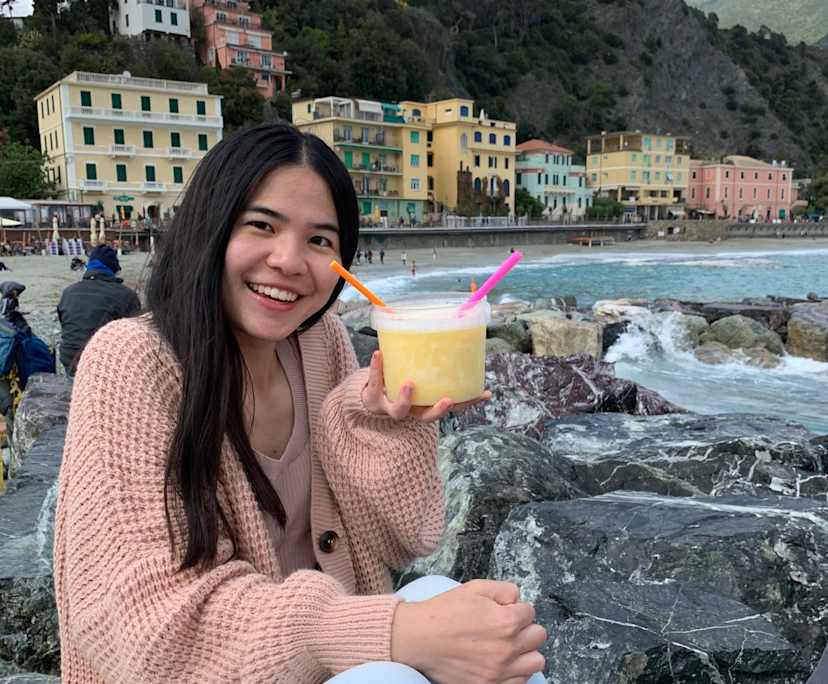 Aurelie (23), $225, Non-smoker, No pets, and No children