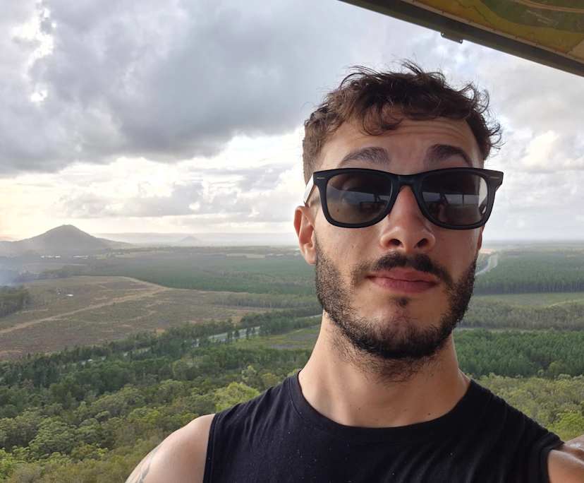 Riccardo (29), $350, Non-smoker, No pets, and No children