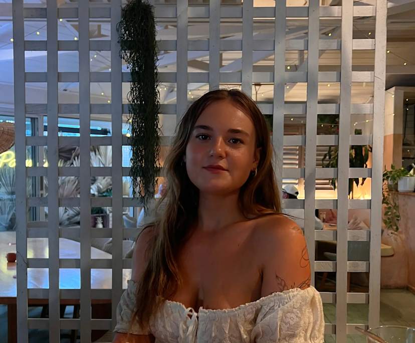 Jasmine (24), $300, No pets, Non-smoker, and No children