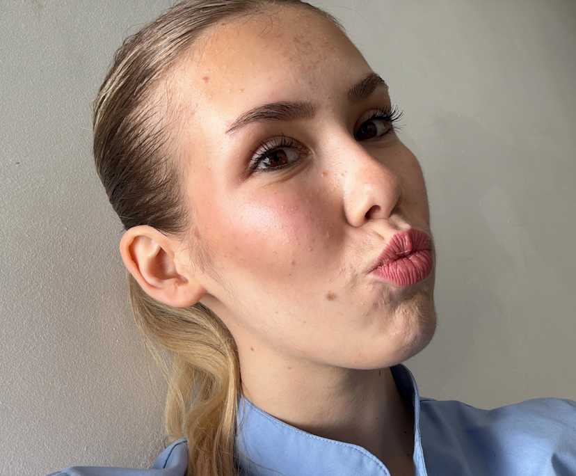 Anna (22), $300, 