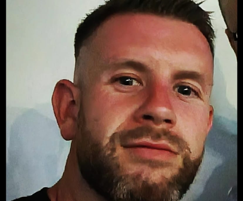 Liam (33), $400, Non-smoker, No pets, and No children