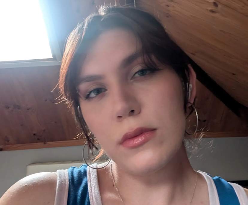 Kayla (29), $300, Have children, Non-smoker, and No pets