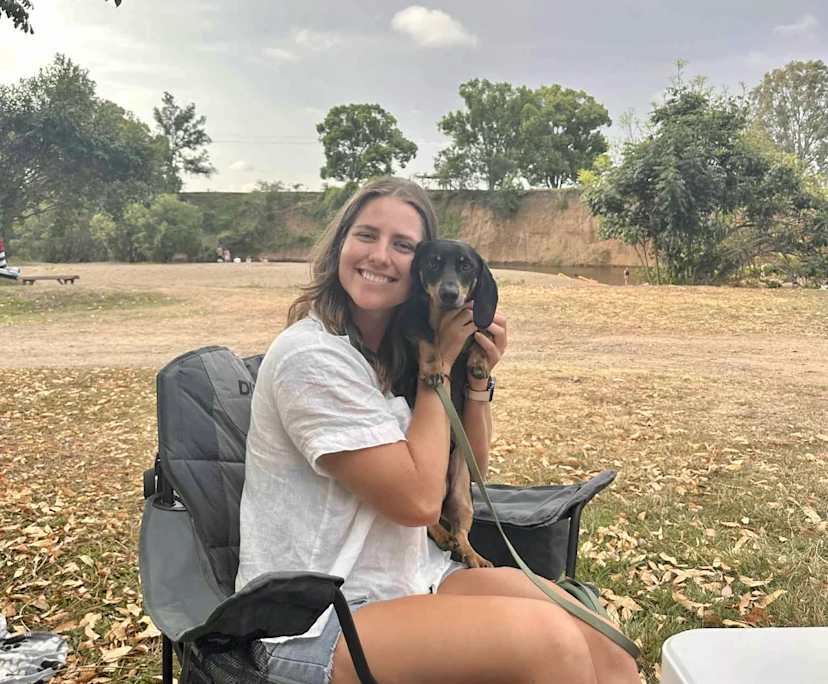 Kayla (28), $300, Non-smoker, Have pets, and No children