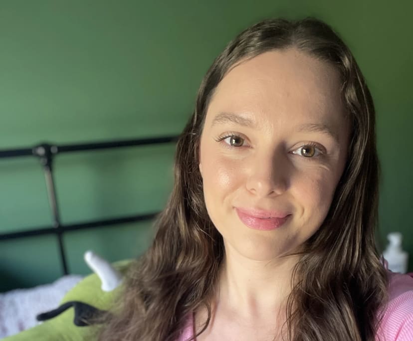Bianca (29), $400, Non-smoker, No pets, and No children