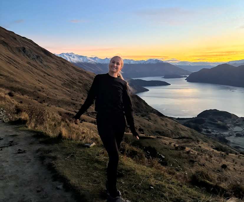 Eliza (20), $360, Non-smoker, No pets, and No children