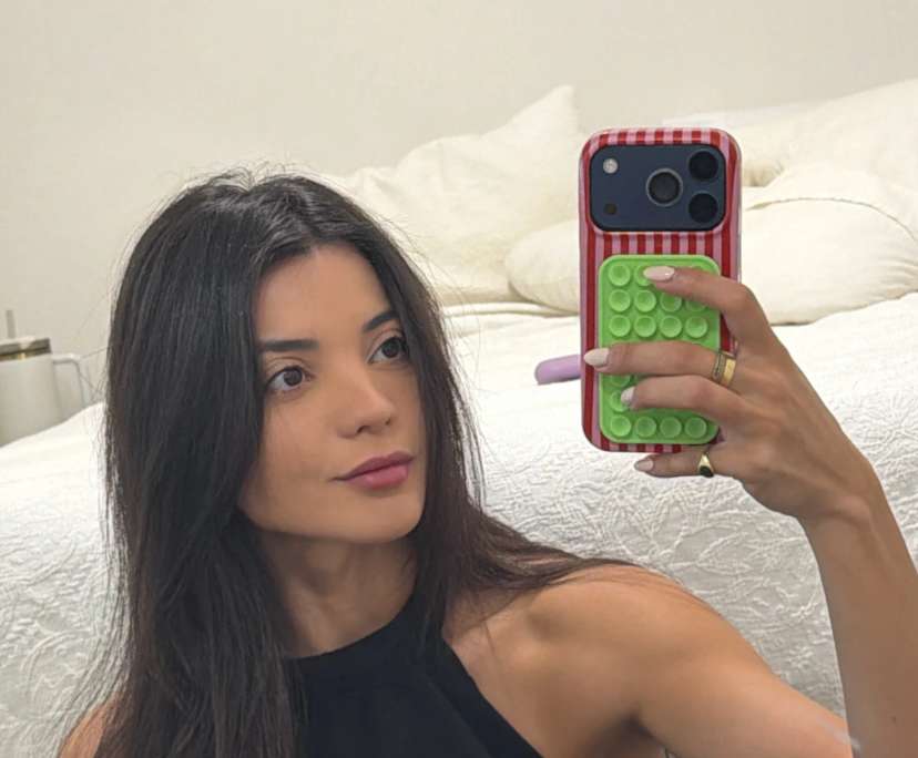 Nathália (30), $500, Non-smoker, No pets, and No children