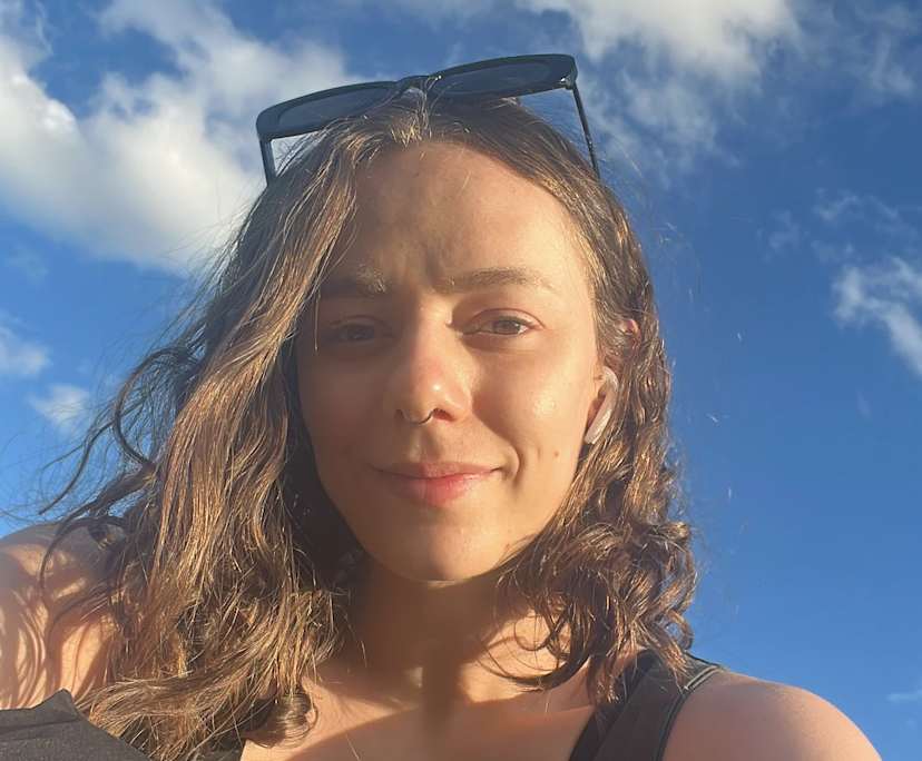 Rafaela (29), $325, LGBTQIA+, Non-smoker, Have pets, and No children