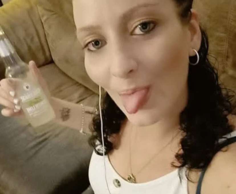 Amber Grant (34), $300, Non-smoker, Have children, and No pets