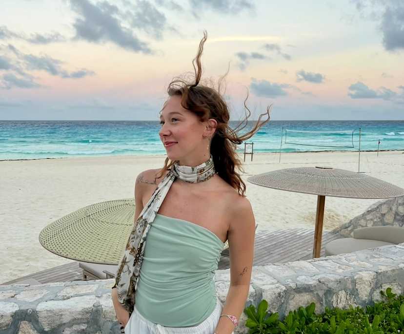 Julia (21), $250, LGBTQIA+, Non-smoker, No pets, and No children