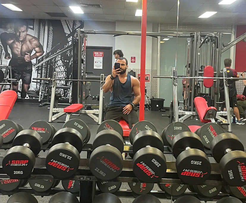 Hugo Montagnon (26), $350, Smoker, No pets, and No children