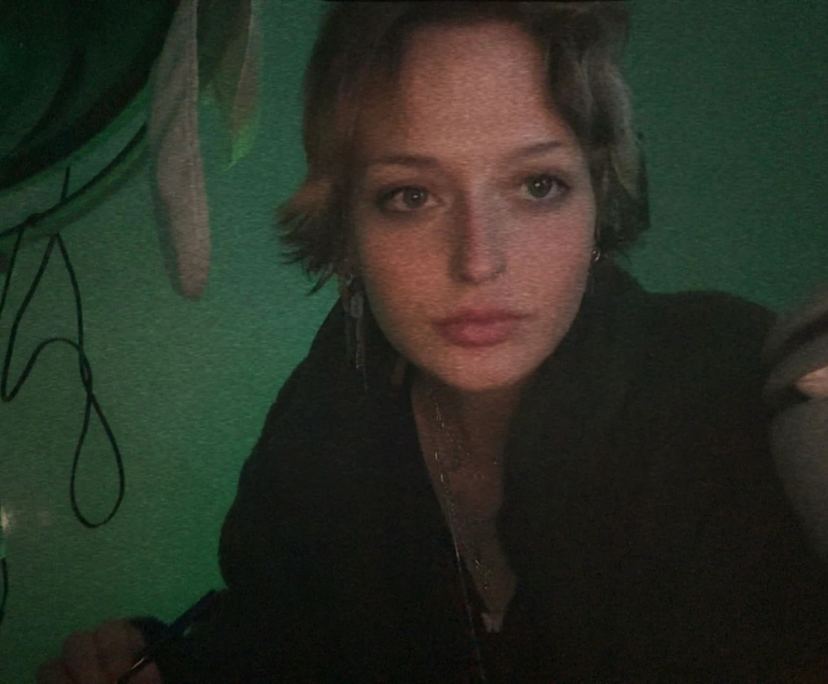 ellie (26), $280, Smoker, No pets, and No children