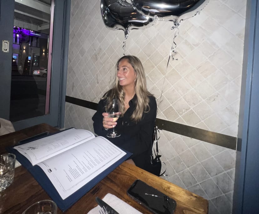 Claudia (27), $450, Non-smoker, No pets, and No children