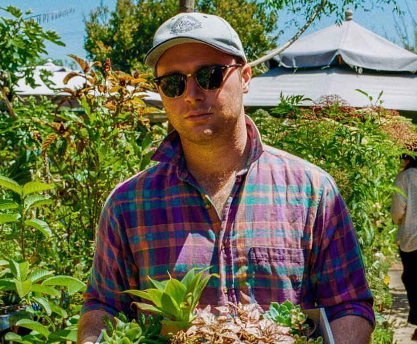 Tom (34), $400, Non-smoker, No pets, and No children