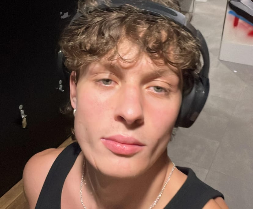 Dylan (24), $250, Non-smoker, No pets, and No children