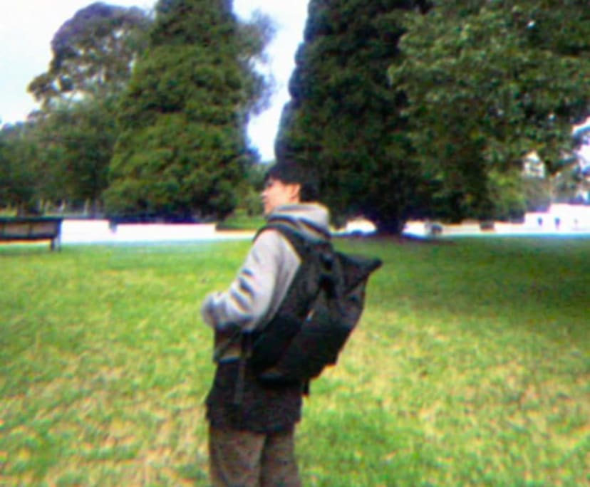 Tuấn (20), $250, Non-smoker, Have pets, and No children