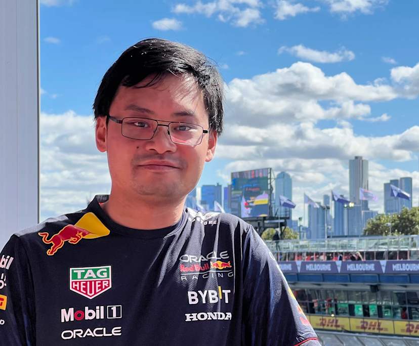 Thomas (28), $400, Non-smoker, No pets, and No children