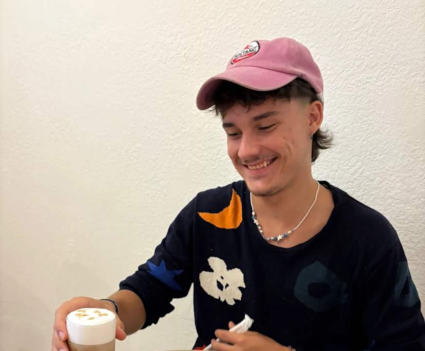 Lukas (19), $300, Non-smoker, No pets, and No children