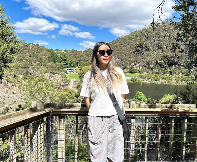 Vivian (29), $350, Non-smoker, No pets, and No children