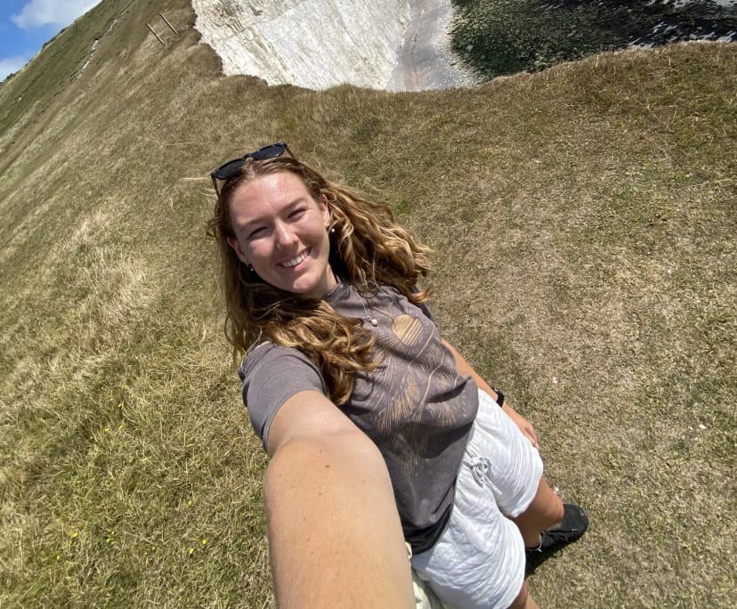 Chloe (22), $300, Non-smoker, No pets, and No children