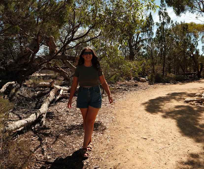 Janet (25), $300, Non-smoker, No pets, and No children