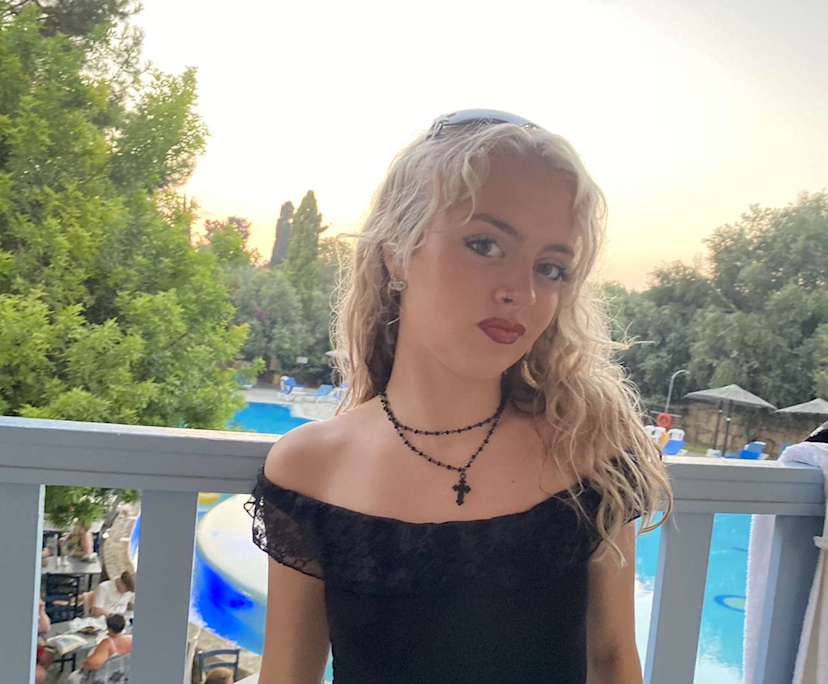 Chloe (19), $370, LGBTQIA+, Non-smoker, No pets, and No children